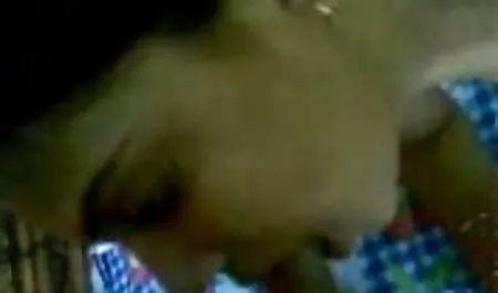 دختر سیاه زرق و برق سکس گی گروهی دار می خواهد یک خروس سفید تا الاغ خود را