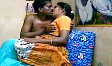 ORGASMS وسوسه سرزنده جوان می خواهد خروس های عمیق گیsex درون او باشد