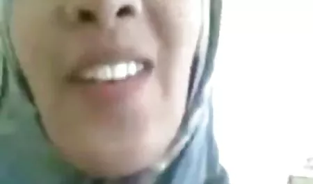 Milf سکس چت گی به پول احتیاج دارد